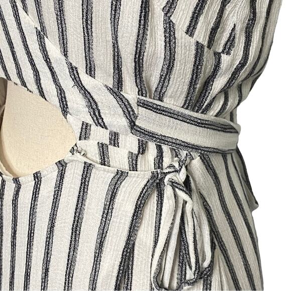 ASTR The Label Aida Cutout Midi Wrap Dress Women’s Size Large - Picture 6 of 12